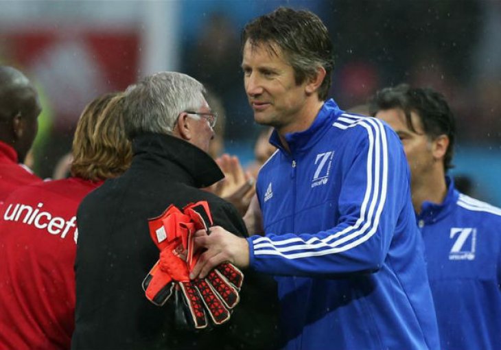 Legendarni Van der Sar ponovo među stativama!
