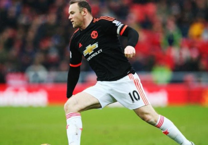 Rooney krao suvenire na Wembleyu