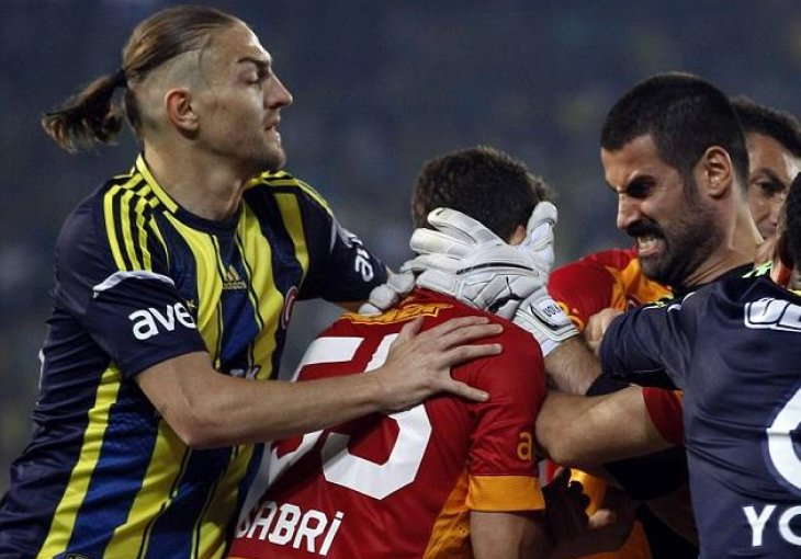 Istanbulski derbi pomjeren za kraj aprila