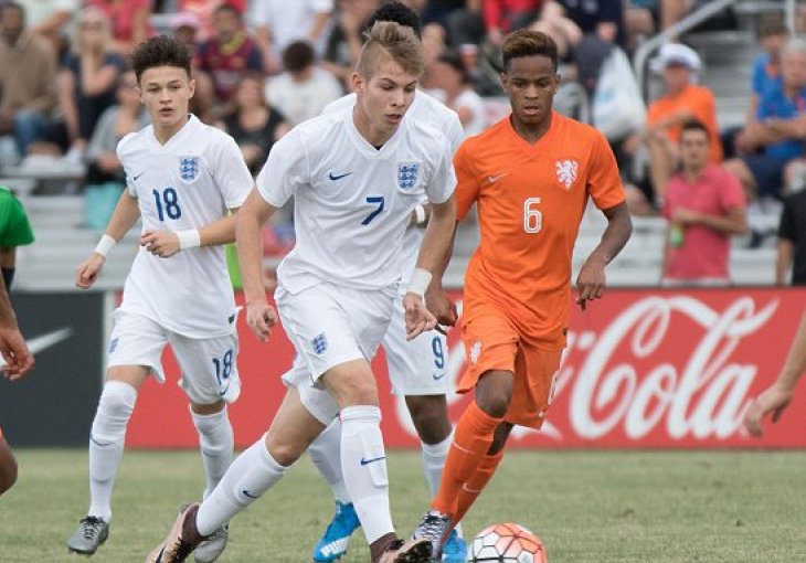 Mladi Smith-Rowe odbio Barcelonu zbog Arsenala