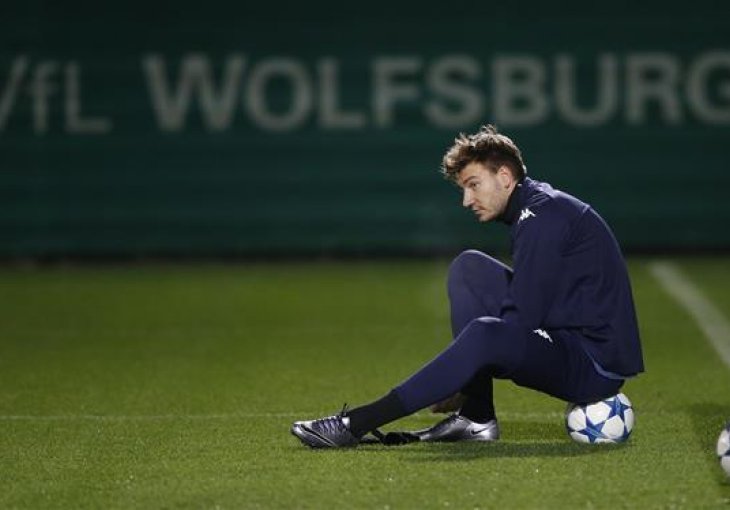 Bendtner slobodan! Wolfsburg mu poručio: Ne moraš više dolaziti!