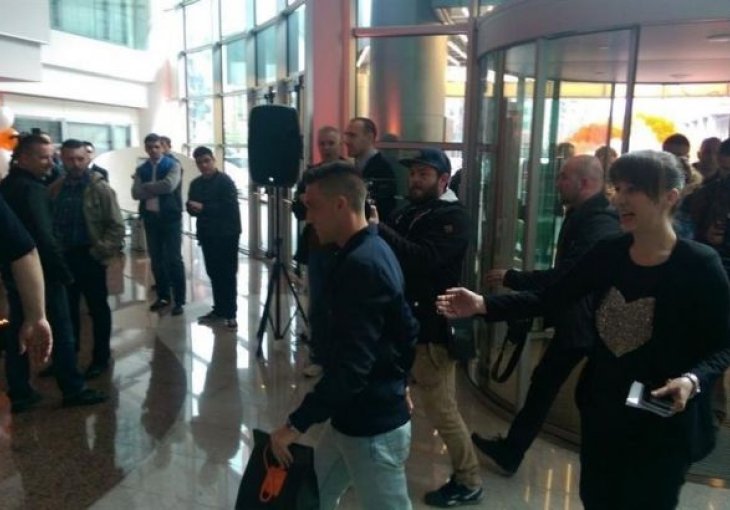 Svečani doček za Džumhura na sarajevskom aerodromu