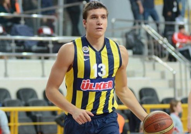 Bogdanović u samom finišu meča pogodio trojku za pobjedu Fenera