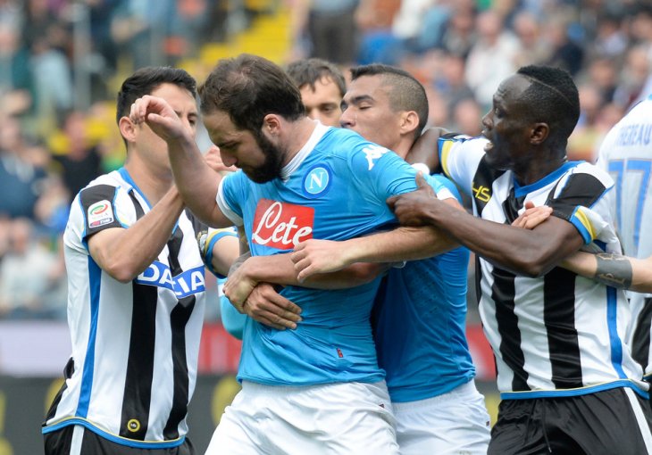 Napoli se oprašta od titule: Higuainu četiri utakmice kazne