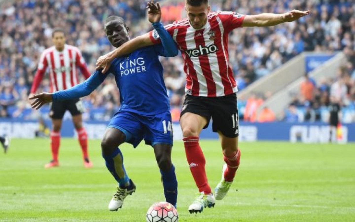 kante-tackles-a-player-large-trans-z9xl2x431wtpnfe7gdjfdz93gpwa884jqgww140lb6i
