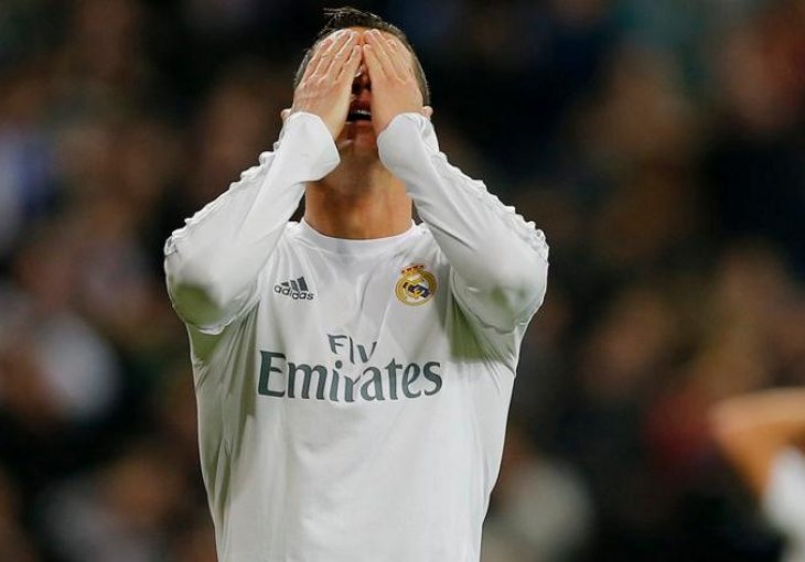 Ronaldo posramljen kao nikada prije: Dva puta kroz noge, a onda...