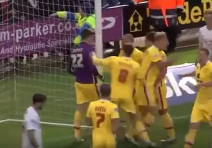 Napadač stao na gol, odbranio penal i postao pravi junak