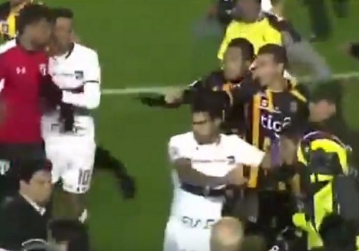 Haos na Copa Libertadores: Tukao se svako sa svakim