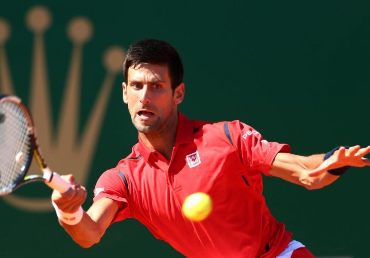 Đoković u crvenoj kombinaciji zvanoj 