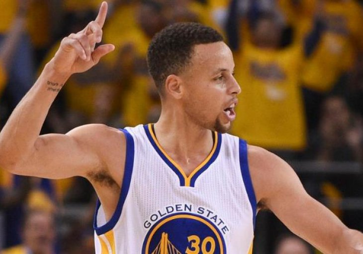 Curry na zagrijavanju pogodio pet 