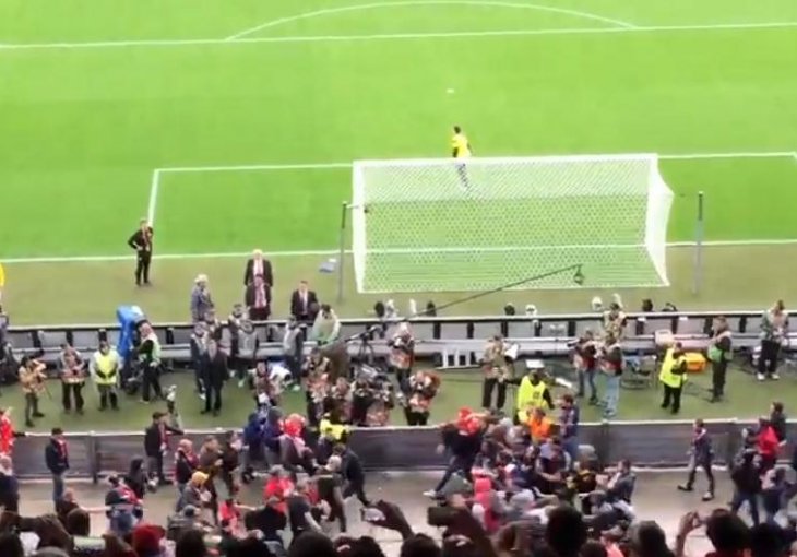 Sukob navijača Liverpoola i Seville prije finalne utakmice