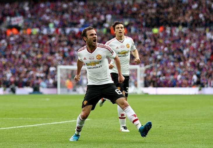 Juan Mata sutra na medicinskim pregledima u Evertonu