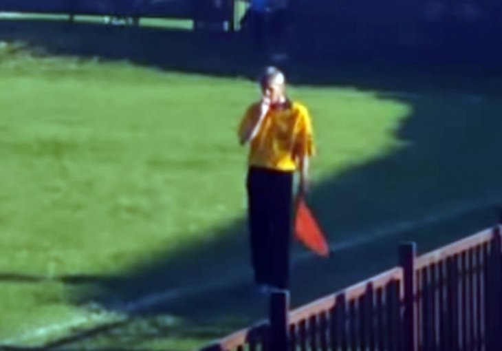 Ovo može samo u BiH: Sudija zapalio cigaretu usred utakmice