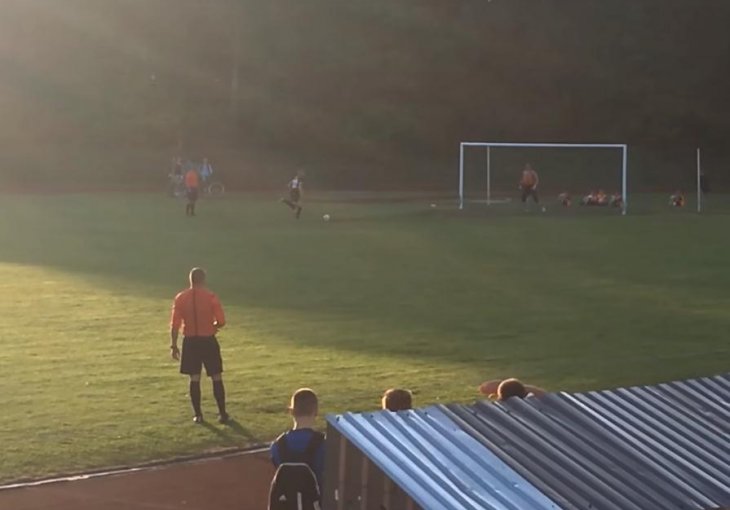 Ovo je najgori penal ikada izveden, sudija plakao od smijeha!