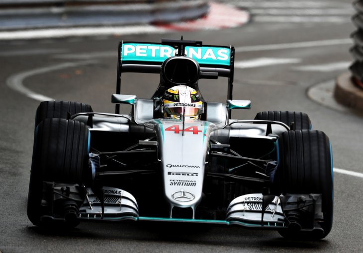 Hamilton: Pobjedu posvećujem preminulom Aliju