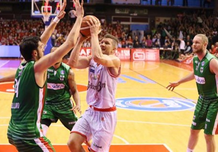 Reggio Emilia slavila u odlučujućem meču za finale Pallacanestra protiv Milana