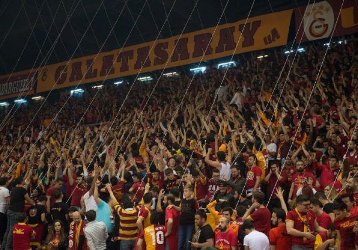 Žestoka provokacija navijača Galatasaraya upućena 'Delijama'