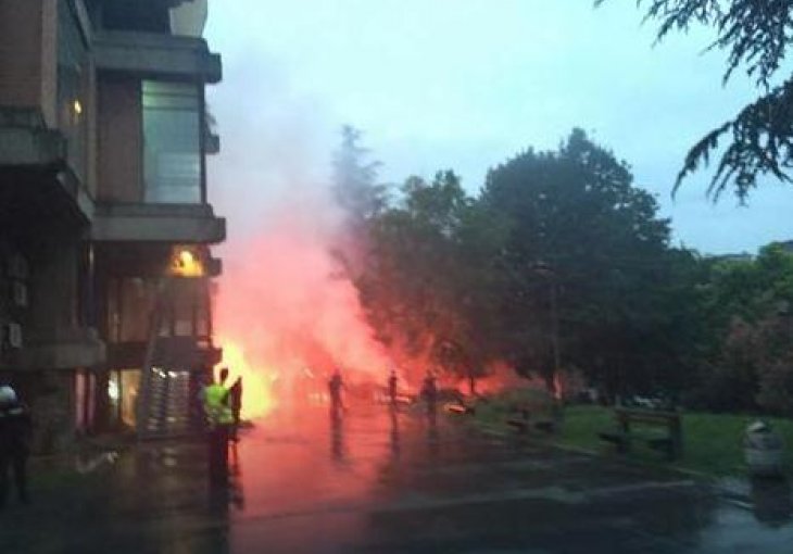 Sukob navijača Partizana i Crvene zvezde ispred 