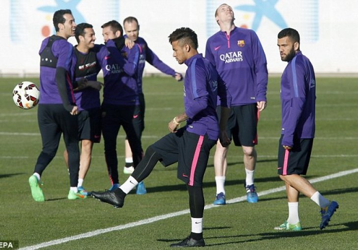 Zvanično: Dani Alves napušta Barcelonu kao slobodan igrač