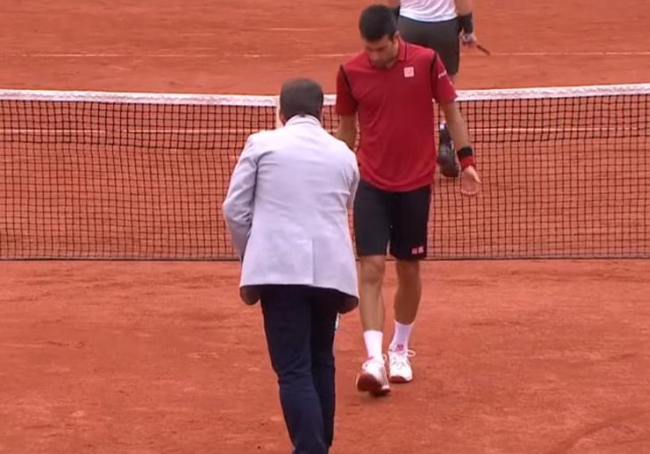 Nakon sporne sudijska odluke, Đoković i njegovi navijači burno reagovali