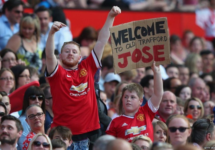 Jose Mourinho prisustvovao prvoj utakmici na Old Traffordu otkako je menadžer Uniteda