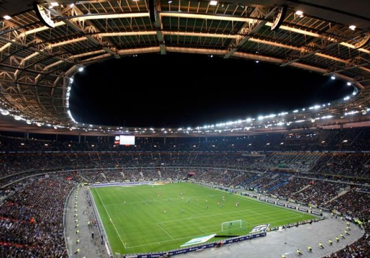 Sumnjiv paket pronađen na stadionu u predgrađu Pariza