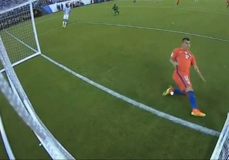 POGLEDAJTE Higuainov nestvaran promašaj, ali i Medelov sudar sa stativom
