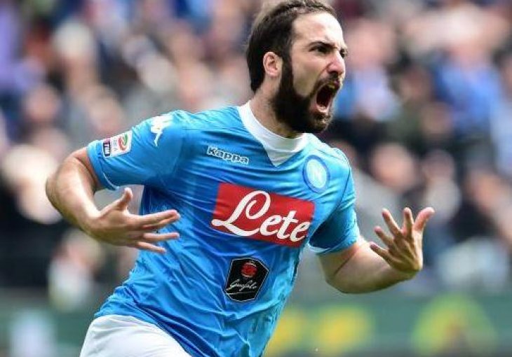 Higuain i njegov menadžer ne prihvataju ponudu Napolija