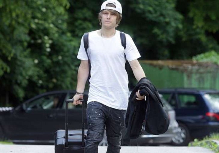 Halilović stigao na liječnički pregled, Barca ima pravo prvootkupa