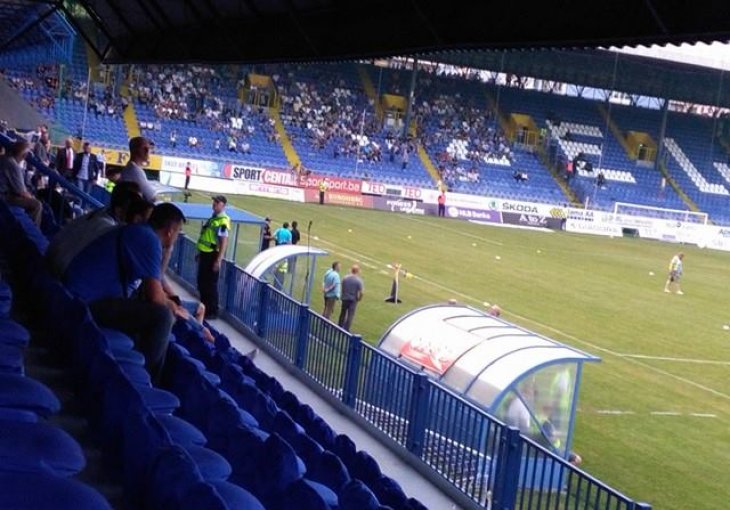 Sve spremno za derbi: Tribine se polako pune, poznati sastavi rivala