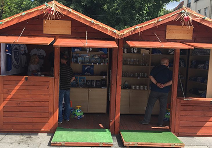 Sutra od 19 sati druženje u kućici fan shopa Želje: Kosorić i Pozder domaćini