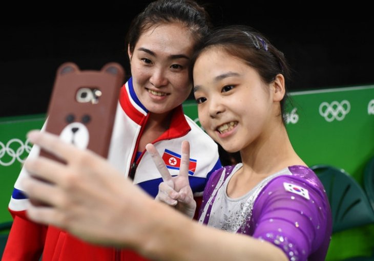 Korejanke napravile selfie u Riu i krenule ka pomirenju
