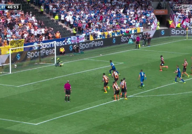 Mike Dean pokrao Hull, Mahrez to obilato iskoristio
