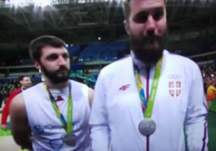 Raduljica pravio šou sa Šarencem: Oćemo na pivo?  
