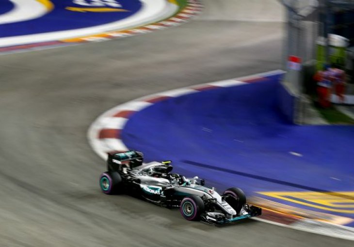 Rosberg slavio u Singapuru: Ricciardo i Hamilton prvi pratioci  