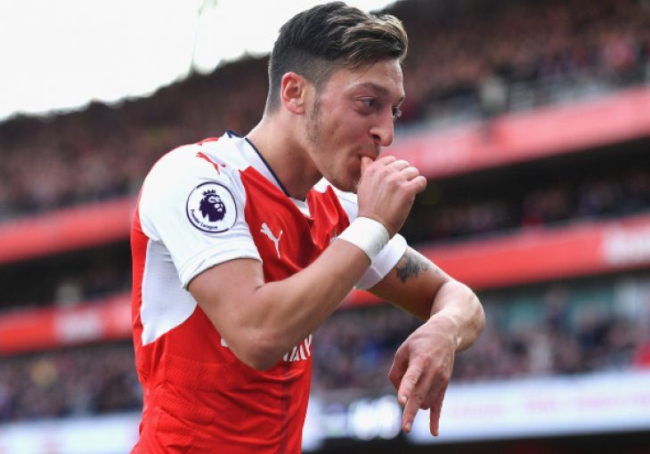 Ovo zaslužuje naklon do poda: Ozil oduševio javnost 