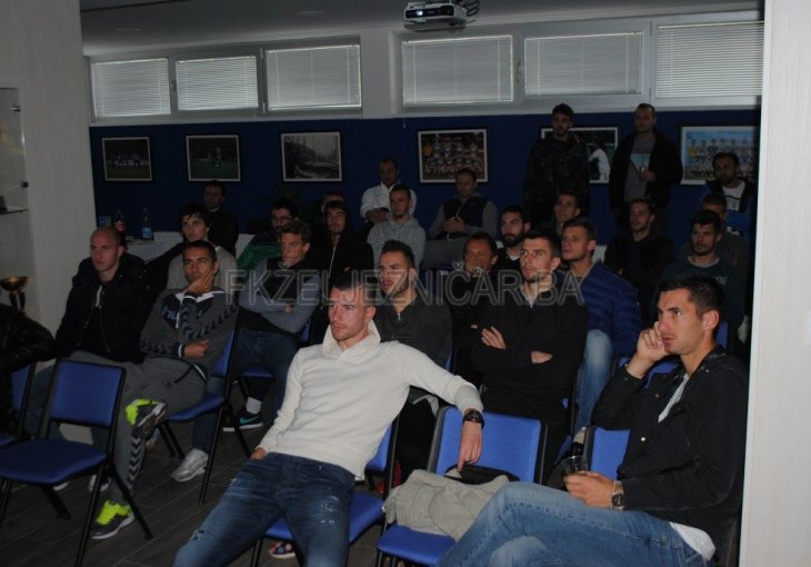 Fudbaleri i stručni štab FK Željezničar pregledali dokumentarni film 