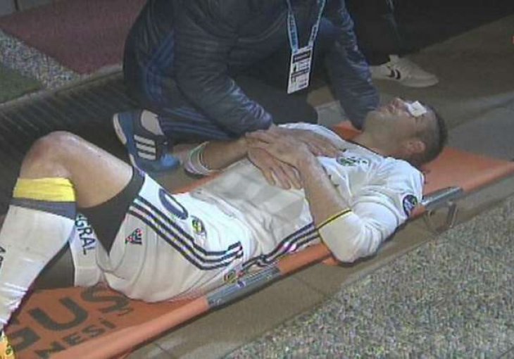 Van Persie se oglasio nakon stravične povrede: Naprijed Fener!