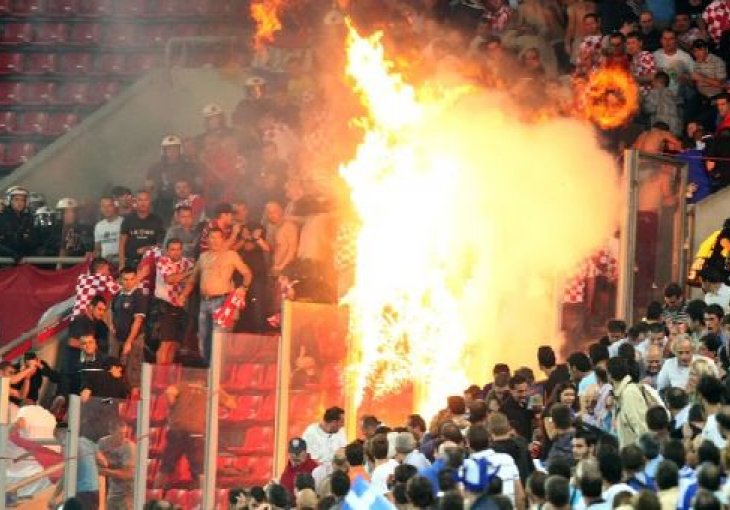 Četnička orgijanja na tribinama Pireja: Do kada će ih UEFA i FIFA tolerirati?