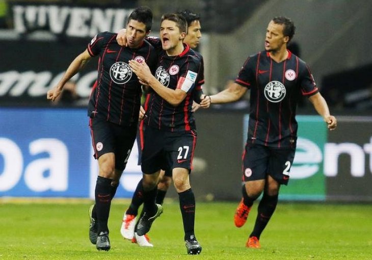 Kovačev Frankfurt probio se odmah iza Bayerna preokretom u Bremenu
