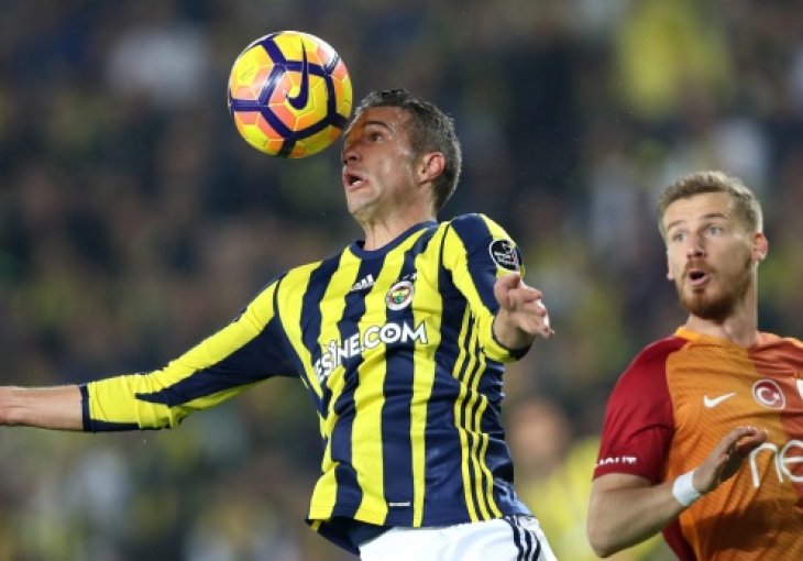 Van Persie sa stilom riješio veliki derbi Istanbula