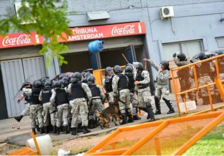 Veliki derbi u Urugvaju odgođen zbog ogromne ludosti navijača  