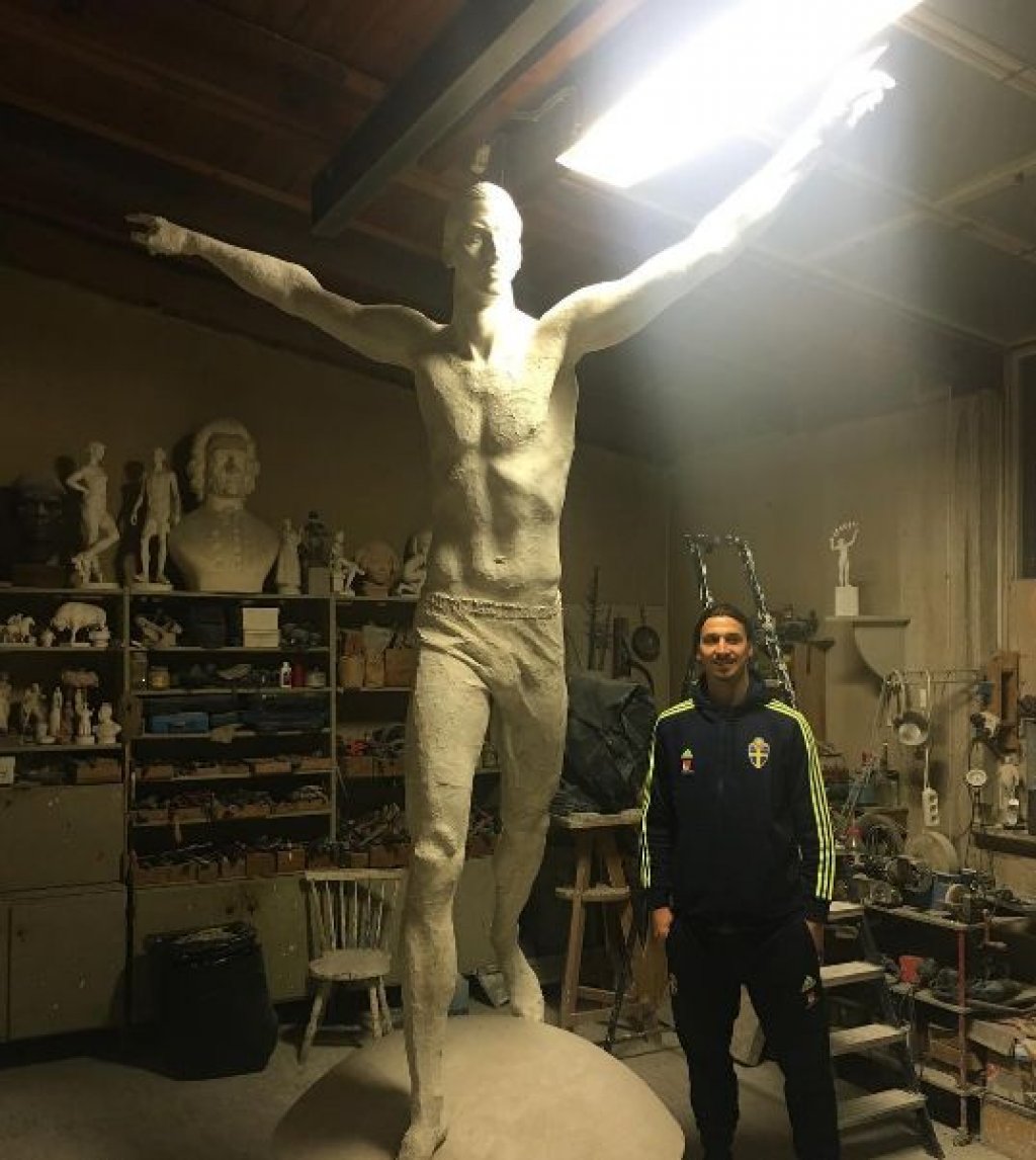 zlatan-statua