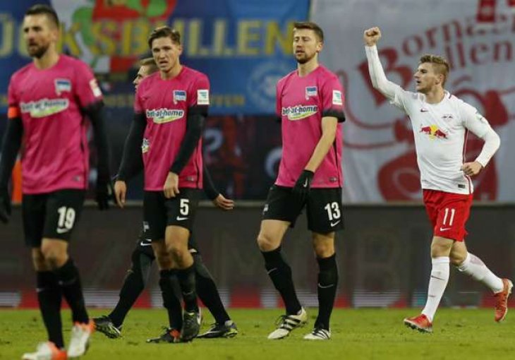 Leipzig se pobjedom vratio na vrh: HSV sve dublje tone  