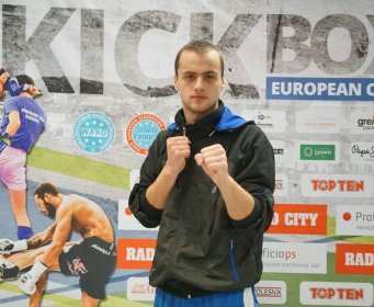 NOVI PODVIG SJAJNOG BH. BORCA IAKO JE BEZ IKAKVE PODRŠKE Edin Vučelj osvojio Svjetski kup WAKO kickboxinga 