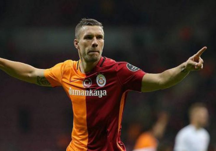 NIJEMAC NAPUSTIO GALATU: Podolski naredne dvije sezone u japanskom Vissel Kobeu
