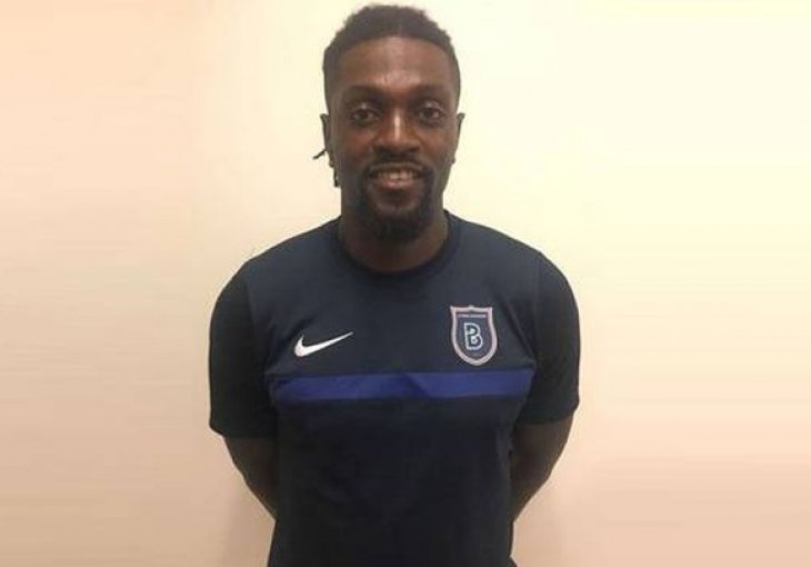 Adebayor konačno potpisao za novi klub