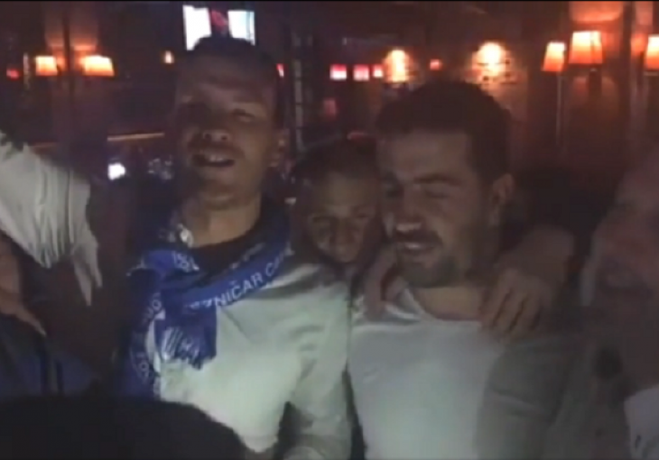 Pogledajte kako Edin Džeko pjeva 