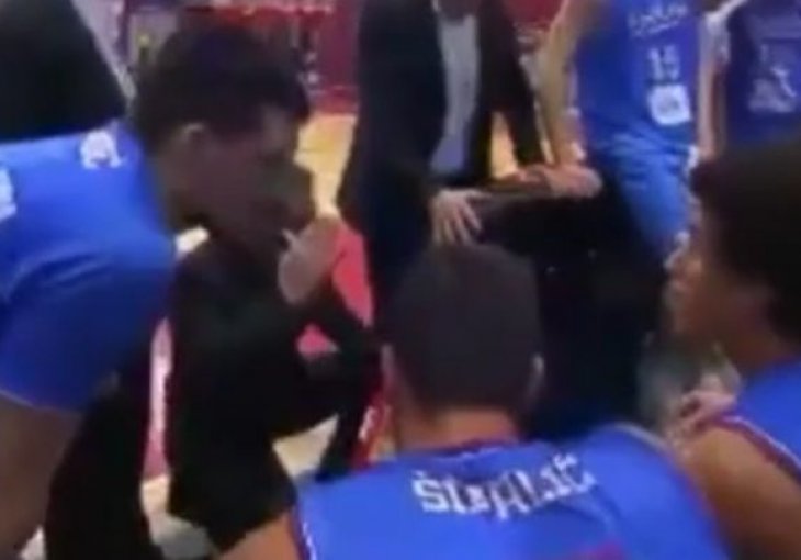 Trener Igokee pobjesnio: A, pare dobijate na vrijeme, je l'?  (VIDEO)