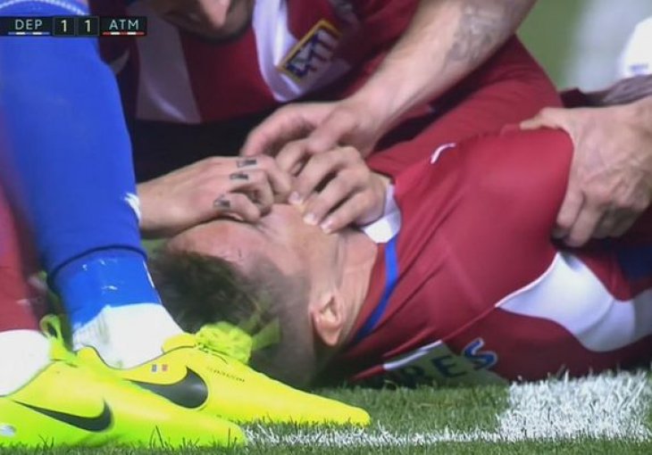 Stravična povreda Torresa, na terenu mu spašavali život!